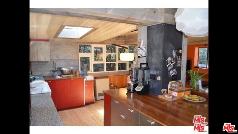 19770 Grand View Drive Topanga, CA 90290
