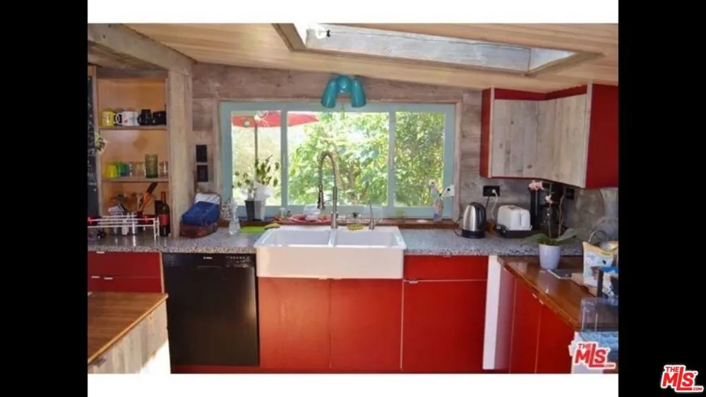 19770 Grand View Drive Topanga, CA 90290