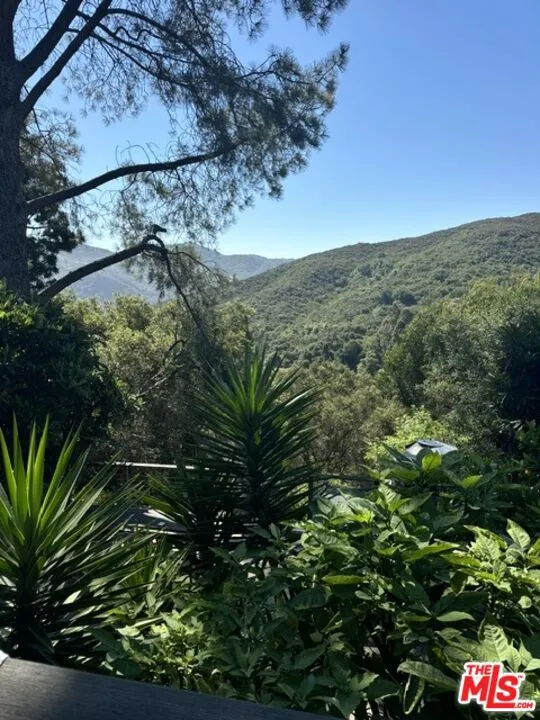 19770 Grand View Drive Topanga, CA 90290