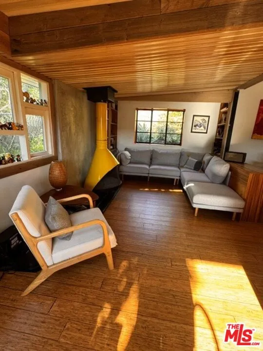19770 Grand View Drive Topanga, CA 90290