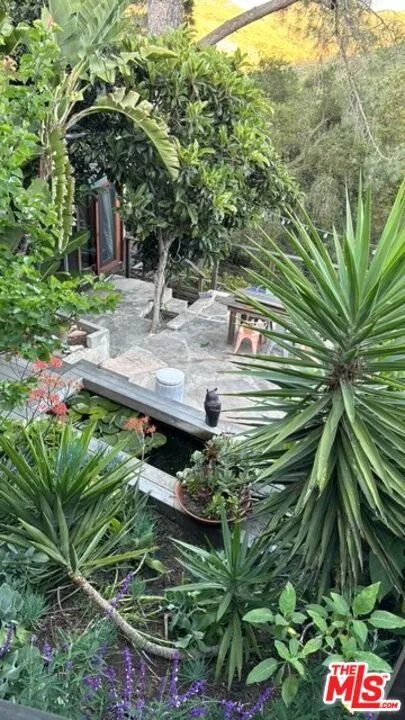 19770 Grand View Drive Topanga, CA 90290