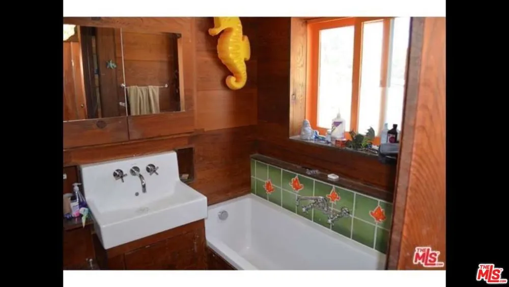19770 Grand View Drive Topanga, CA 90290