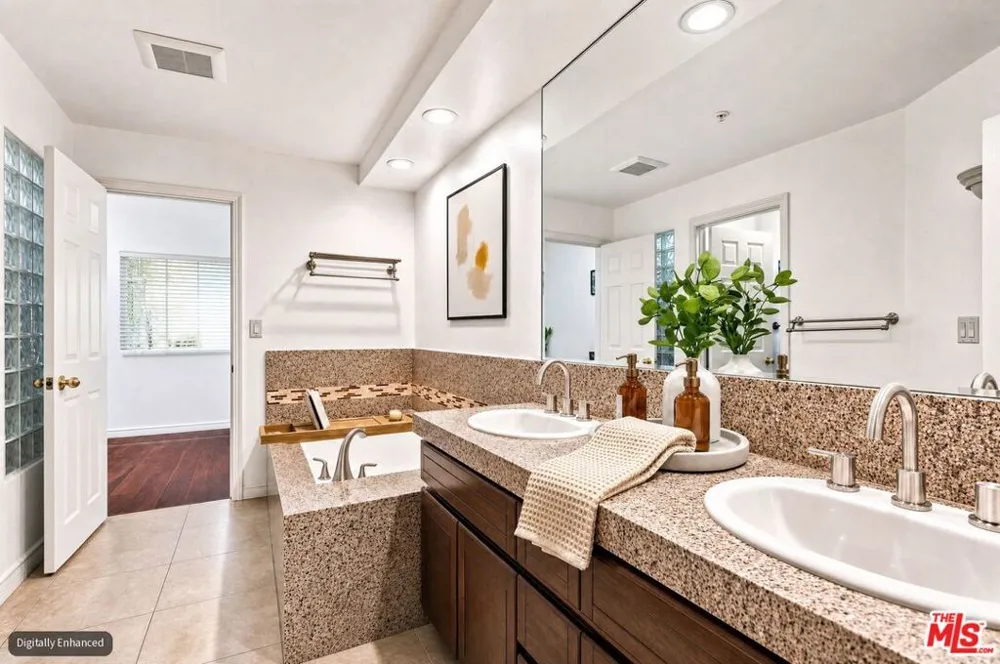 2233 Martin #309 Irvine, CA 92612