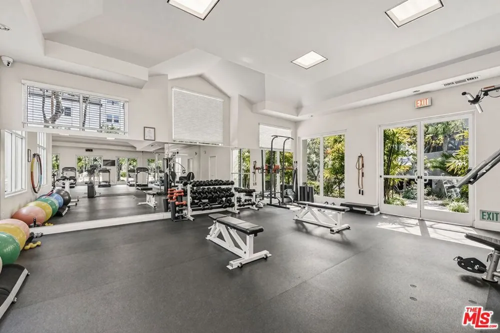 2233 Martin #309 Irvine, CA 92612