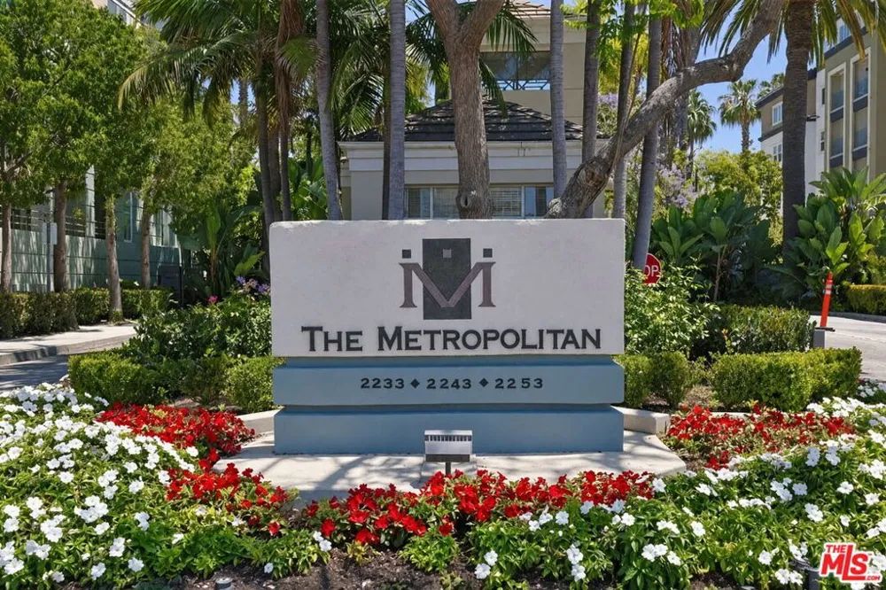 2233 Martin #309 Irvine, CA 92612