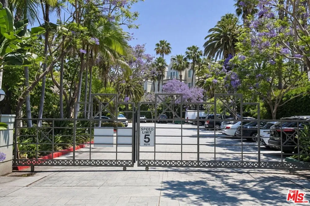 2233 Martin #309 Irvine, CA 92612
