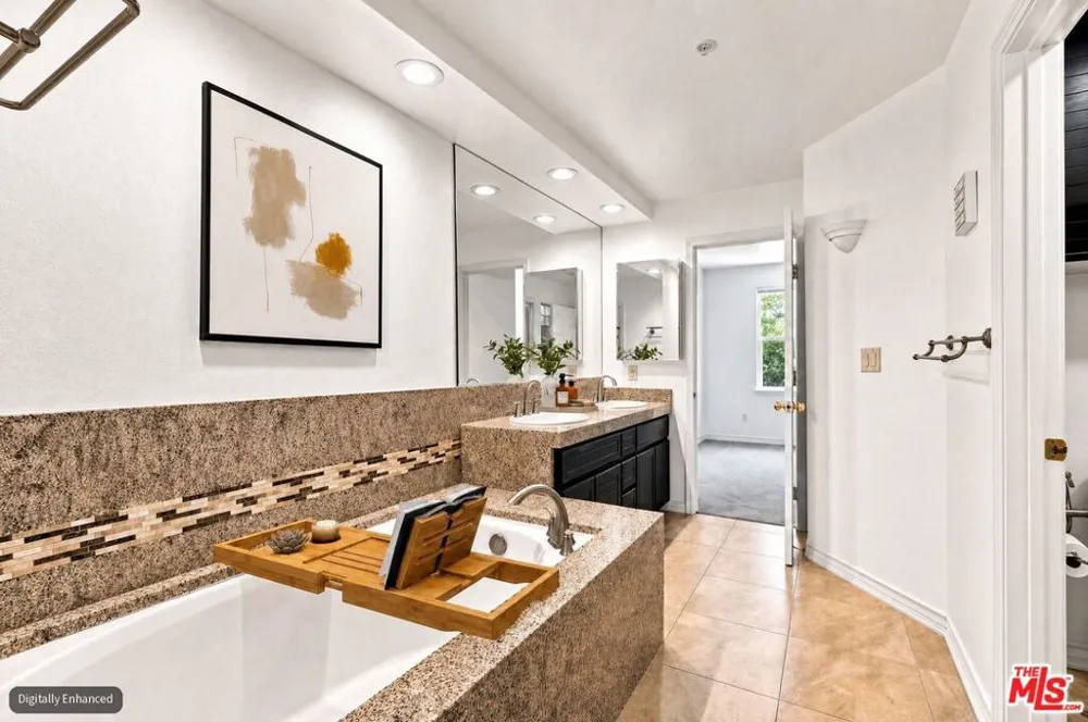2233 Martin #309 Irvine, CA 92612
