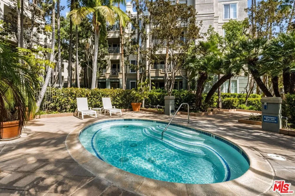 2233 Martin #309 Irvine, CA 92612