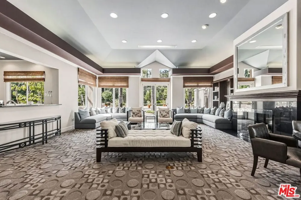 2233 Martin #309 Irvine, CA 92612