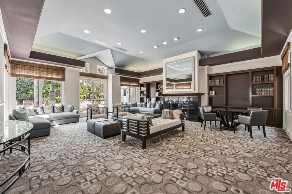 2233 Martin #309 Irvine, CA 92612