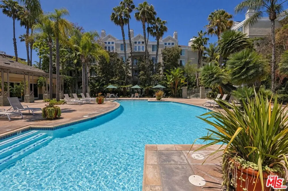 2233 Martin #309 Irvine, CA 92612