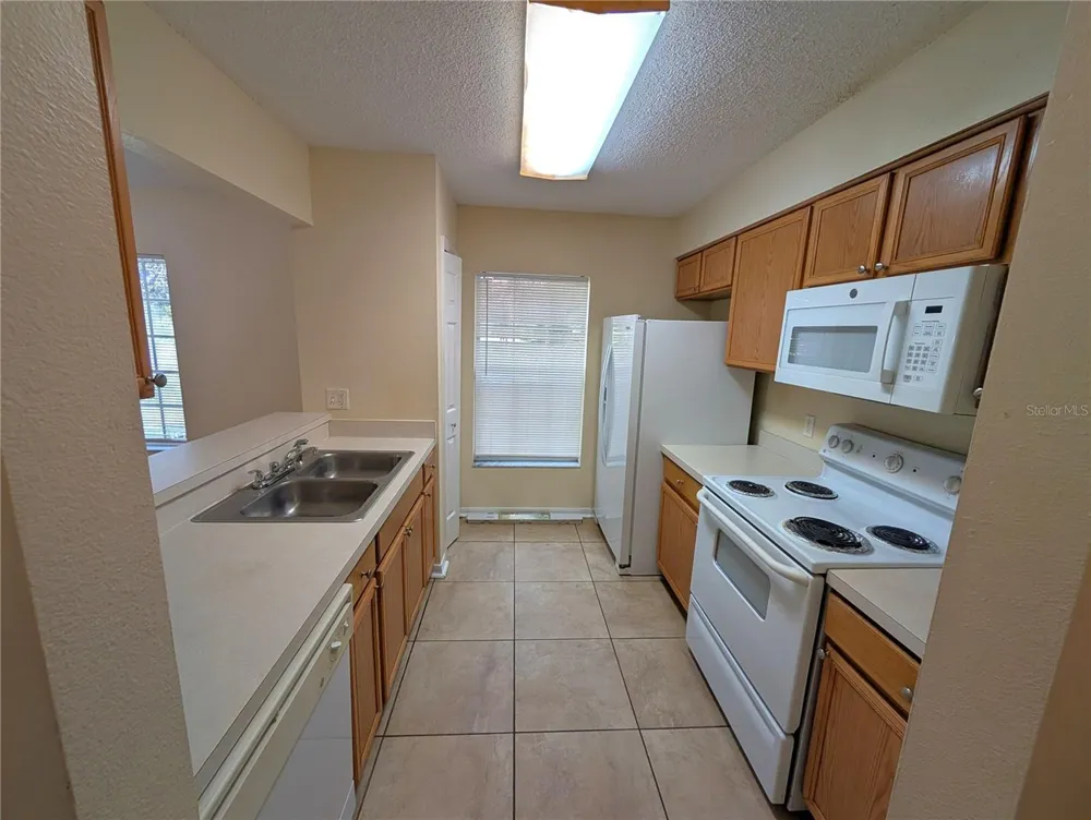 4053 DOLPHIN DRIVE Tampa, FL 33617