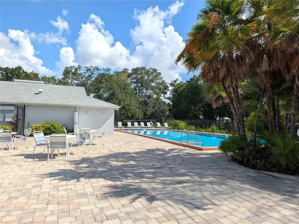 4053 DOLPHIN DRIVE Tampa, FL 33617