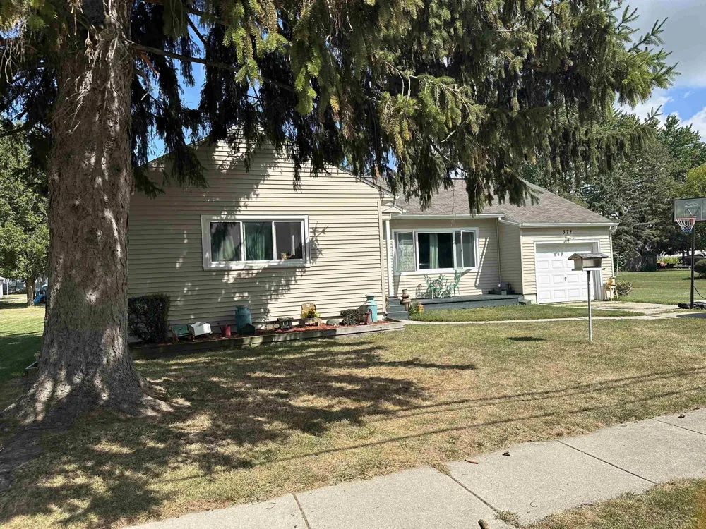 372 E Alice Street Merrill Village, MI 48637