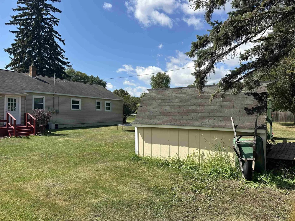 372 E Alice Street Merrill Village, MI 48637