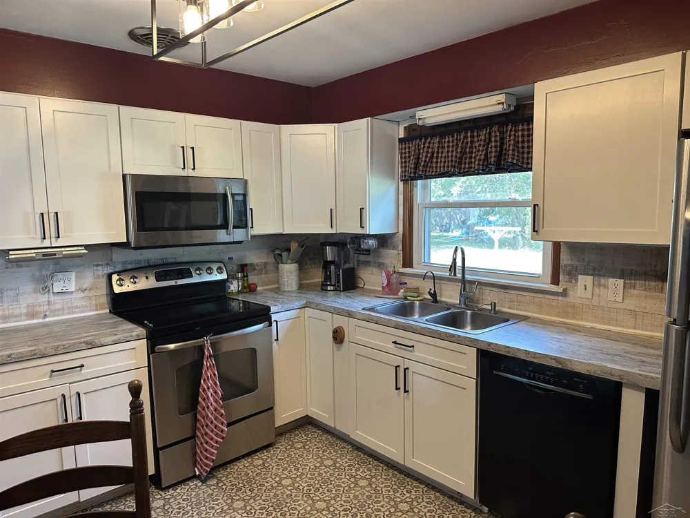 372 E Alice Street Merrill Village, MI 48637