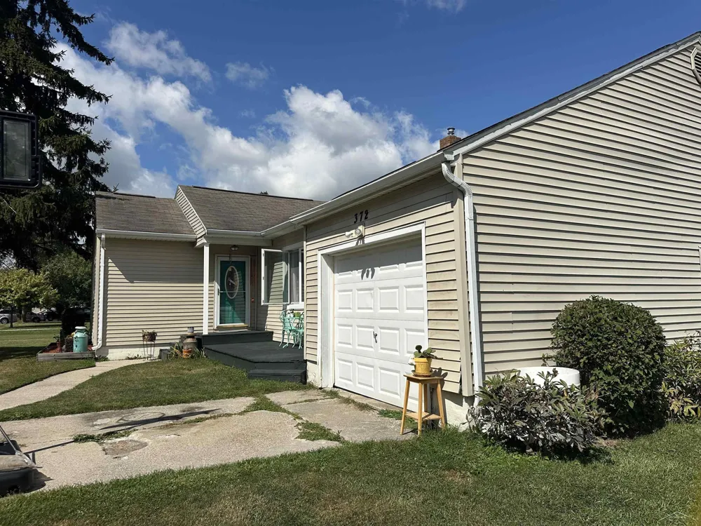 372 E Alice Street Merrill Village, MI 48637