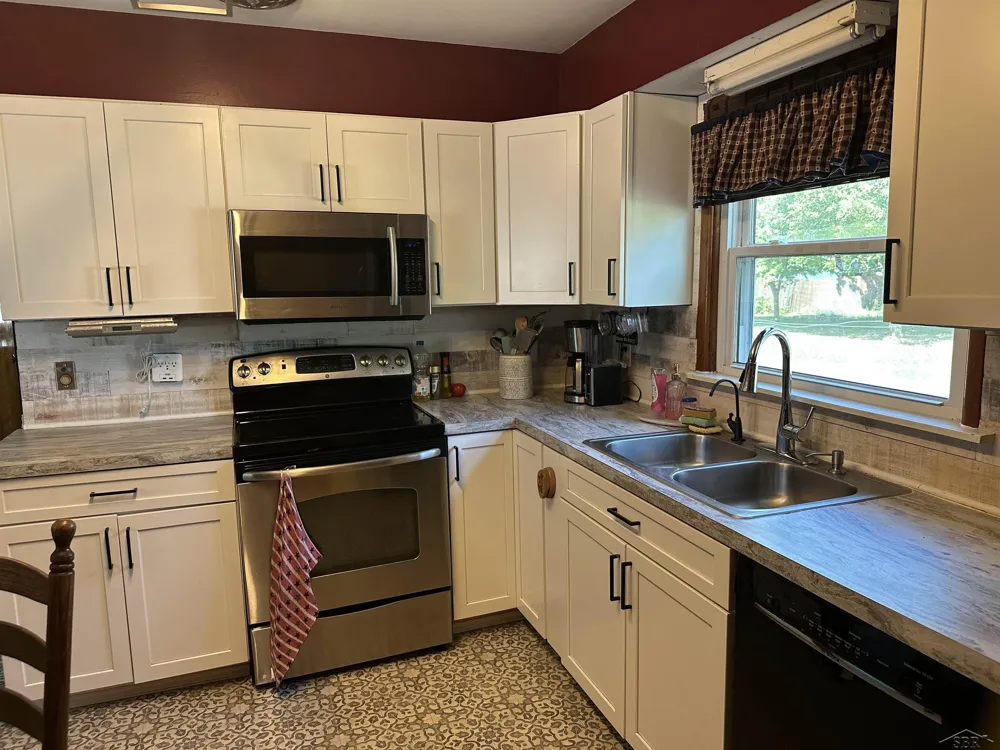 372 E Alice Street Merrill Village, MI 48637