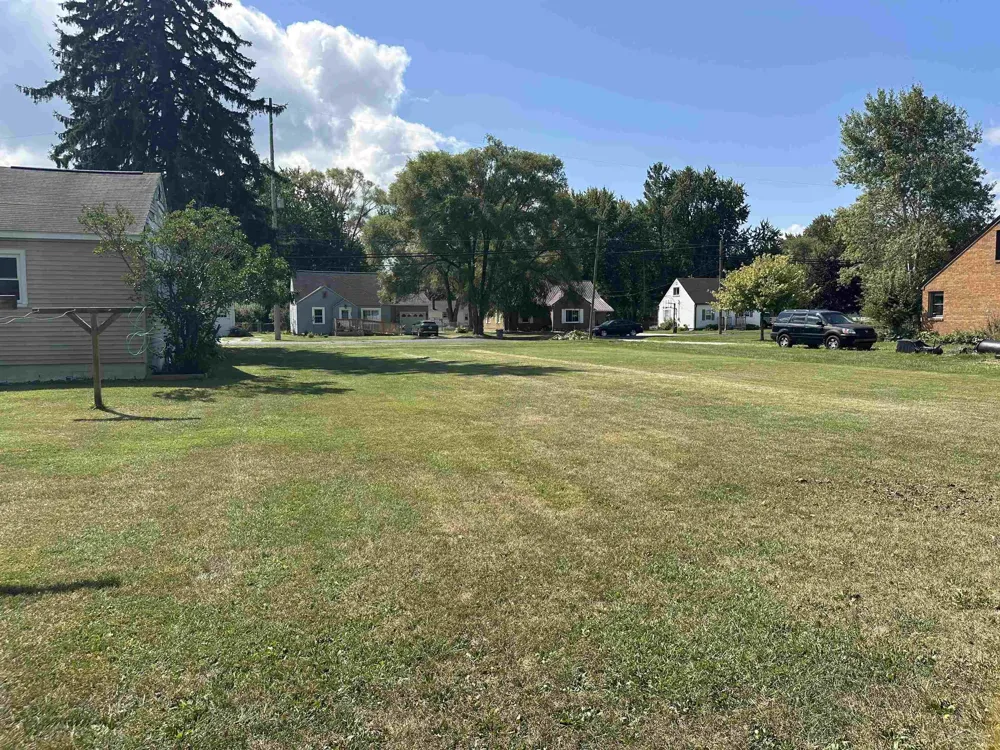 372 E Alice Street Merrill Village, MI 48637