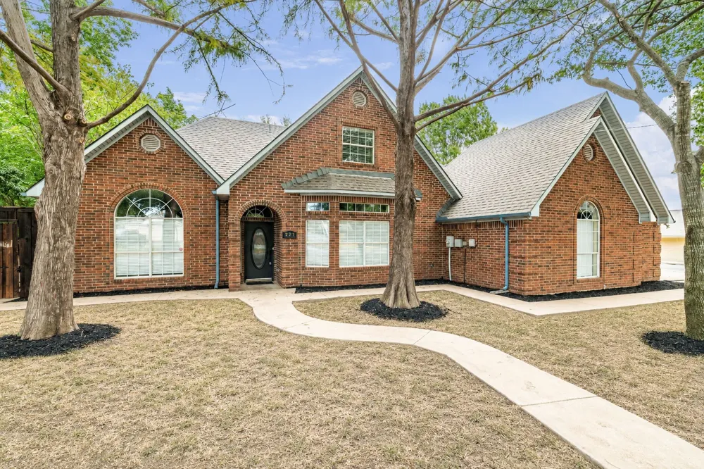 227 Hopson Street Van Alstyne, TX 75495