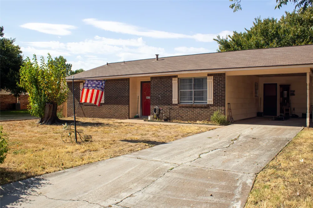 1409 Avenue D Graham, TX 76450