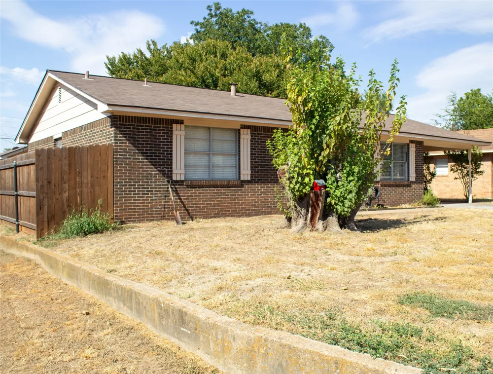 1409 Avenue D Graham, TX 76450