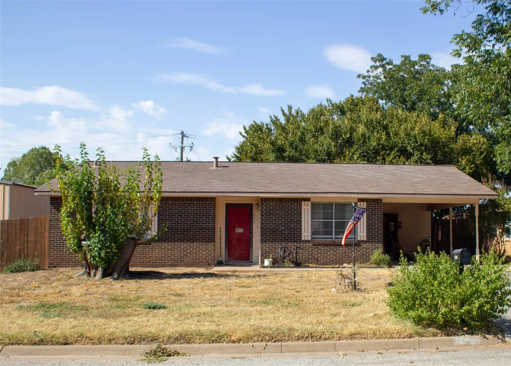 1409 Avenue D Graham, TX 76450