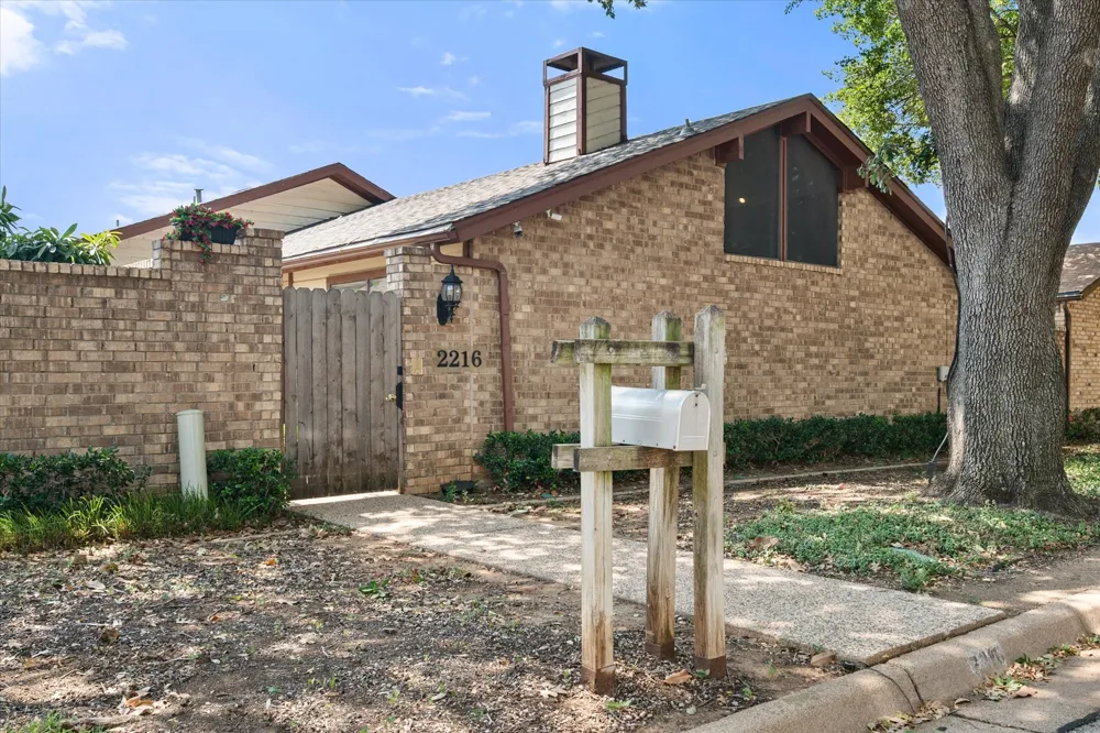 2216 Winter Sunday Way Arlington, TX 76012