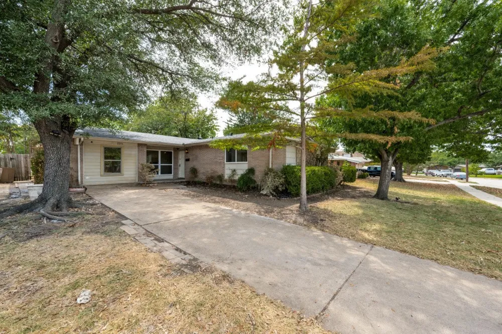 2314 BRIARWOOD LANE Carrollton, TX 75006