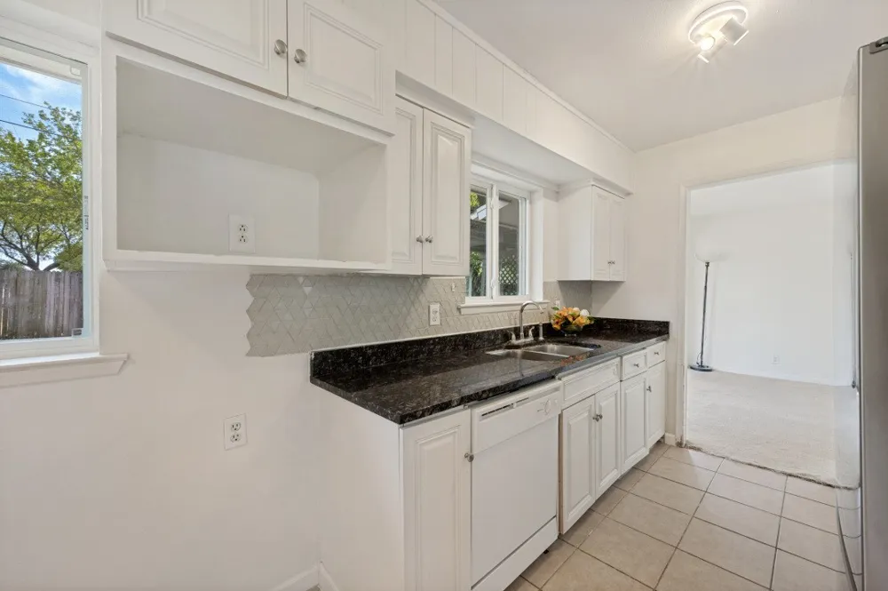 2314 BRIARWOOD LANE Carrollton, TX 75006