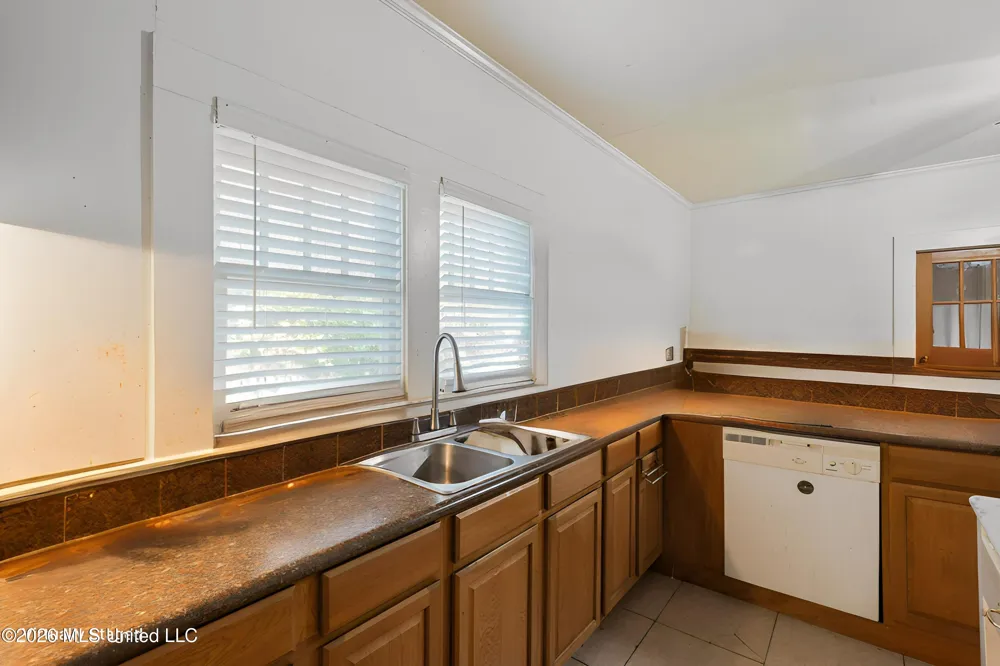 1205 Adeline Street Hattiesburg, MS 39401