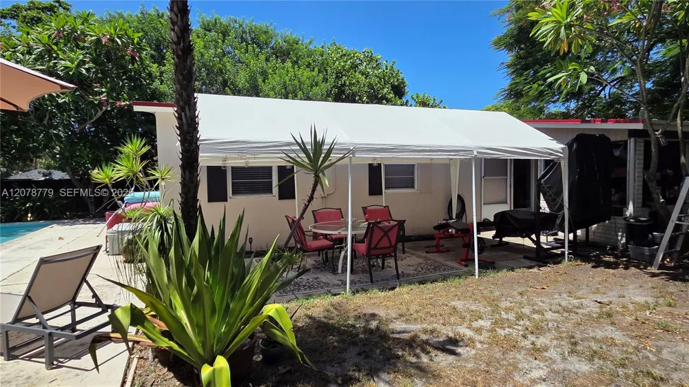 298 NE 46th St Deerfield Beach, FL 33064