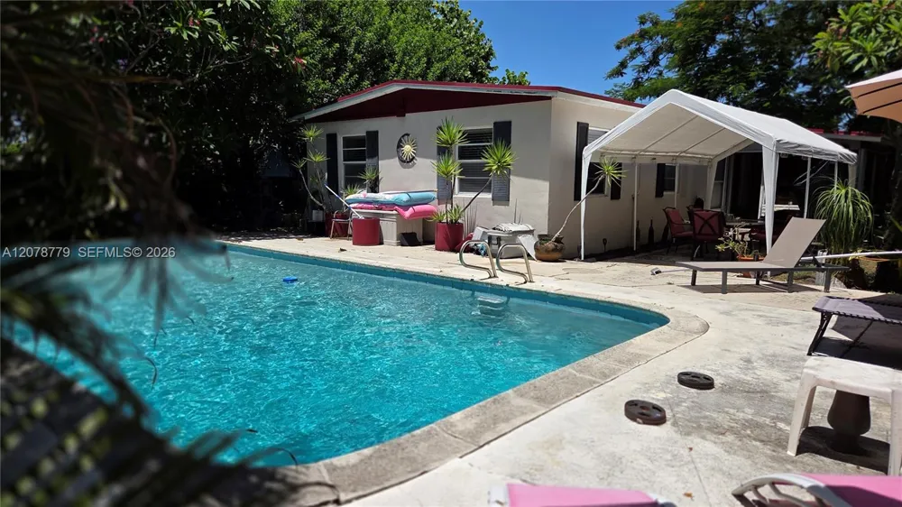 298 NE 46th St Deerfield Beach, FL 33064