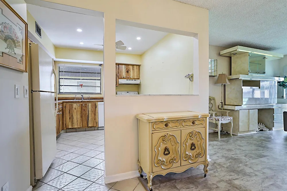 76 CAPRI B Delray Beach, FL 33484