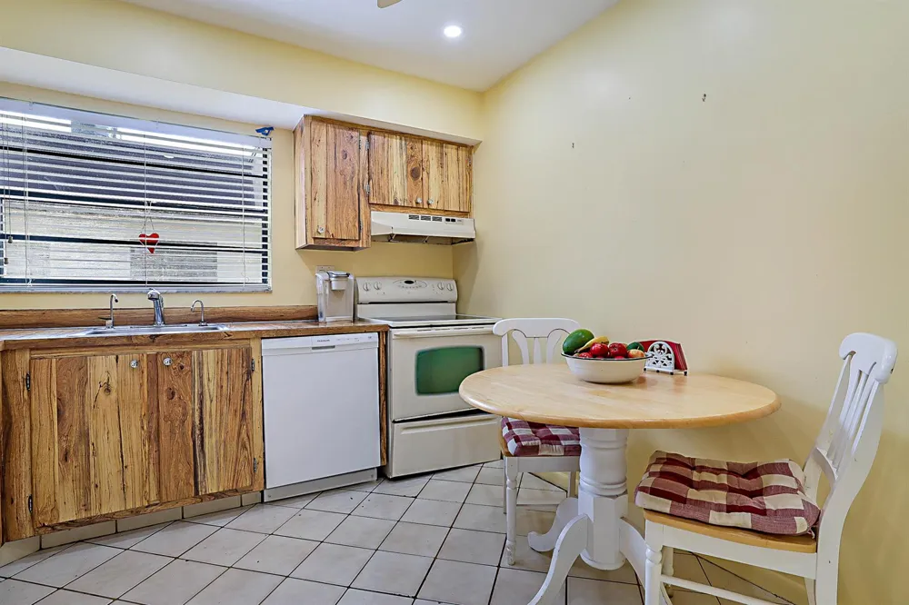 76 CAPRI B Delray Beach, FL 33484