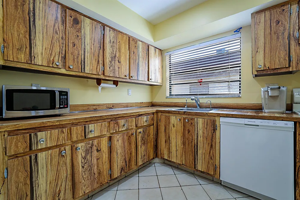 76 CAPRI B Delray Beach, FL 33484