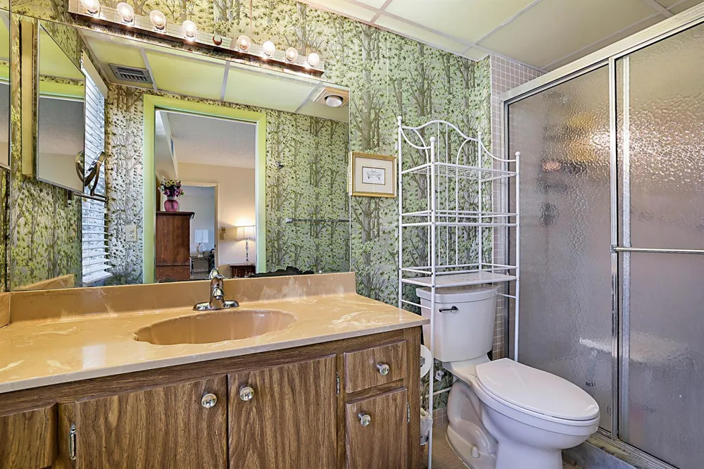 76 CAPRI B Delray Beach, FL 33484