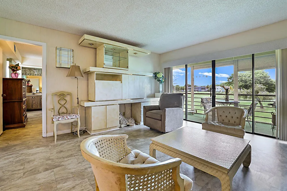 76 CAPRI B Delray Beach, FL 33484