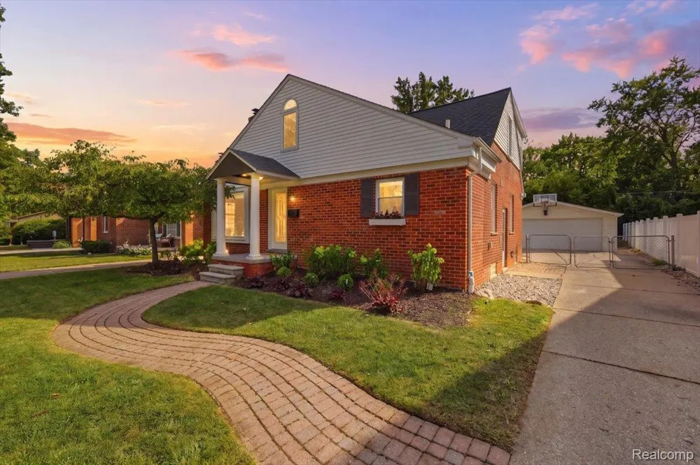 1872 Banbury Street Birmingham City, MI 48009