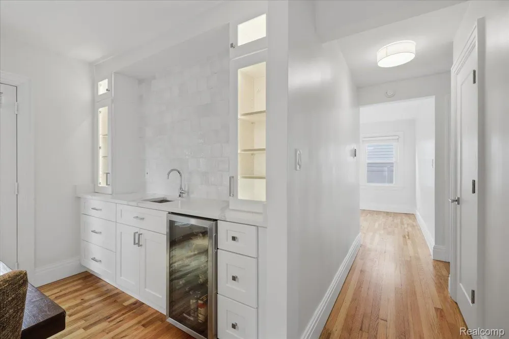 1872 Banbury Street Birmingham City, MI 48009