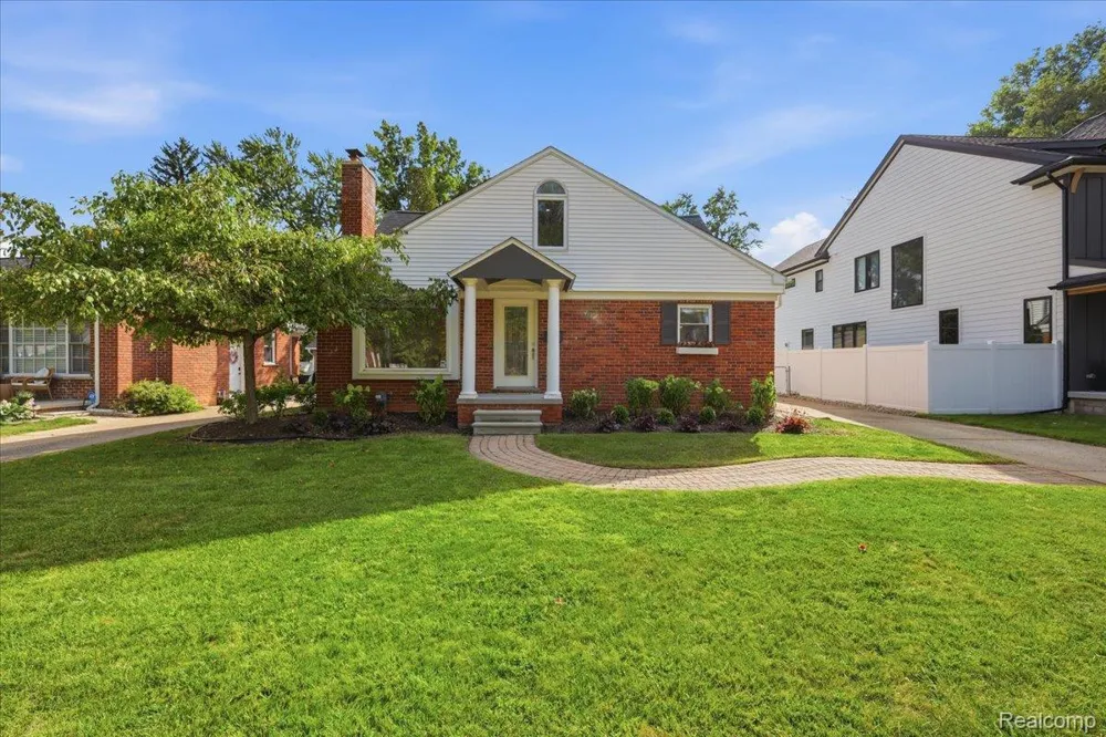 1872 Banbury Street Birmingham City, MI 48009