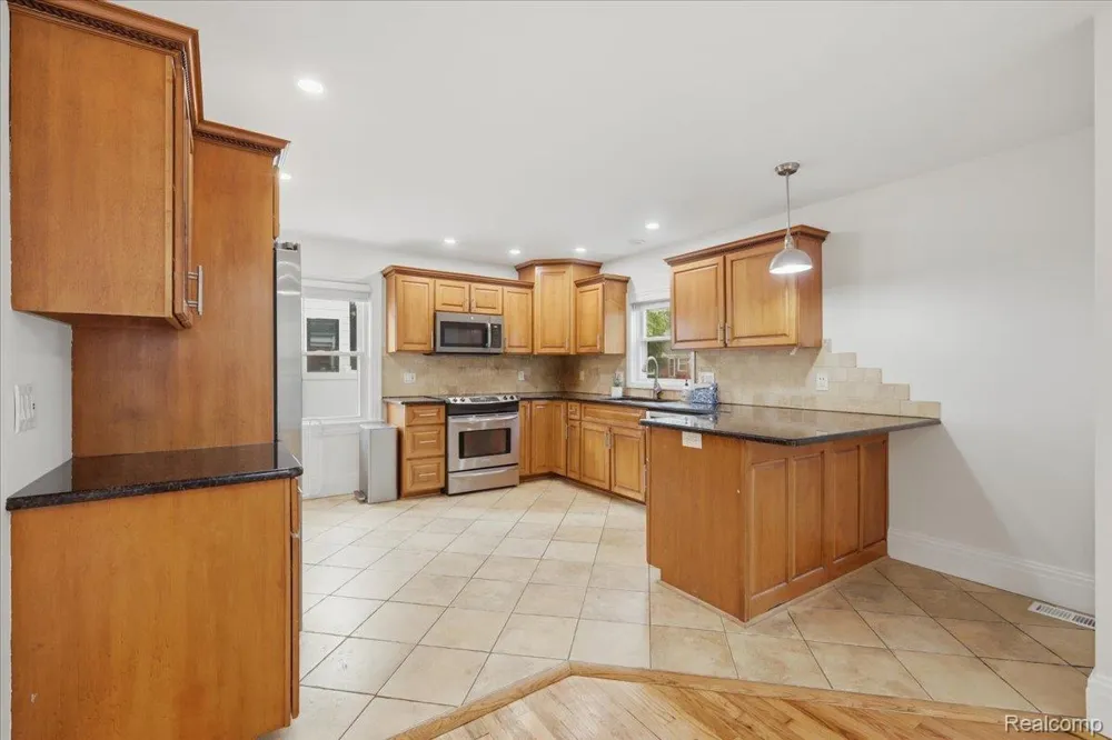 1872 Banbury Street Birmingham City, MI 48009