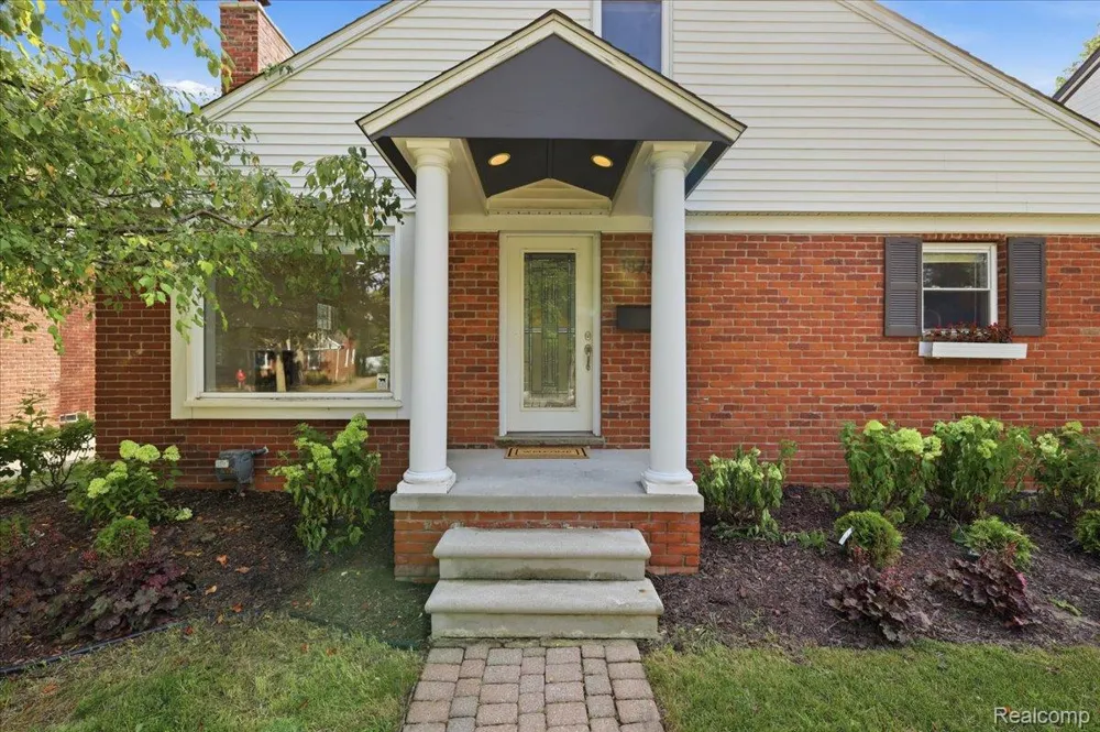 1872 Banbury Street Birmingham City, MI 48009
