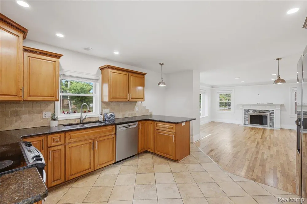 1872 Banbury Street Birmingham City, MI 48009