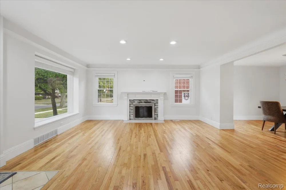 1872 Banbury Street Birmingham City, MI 48009