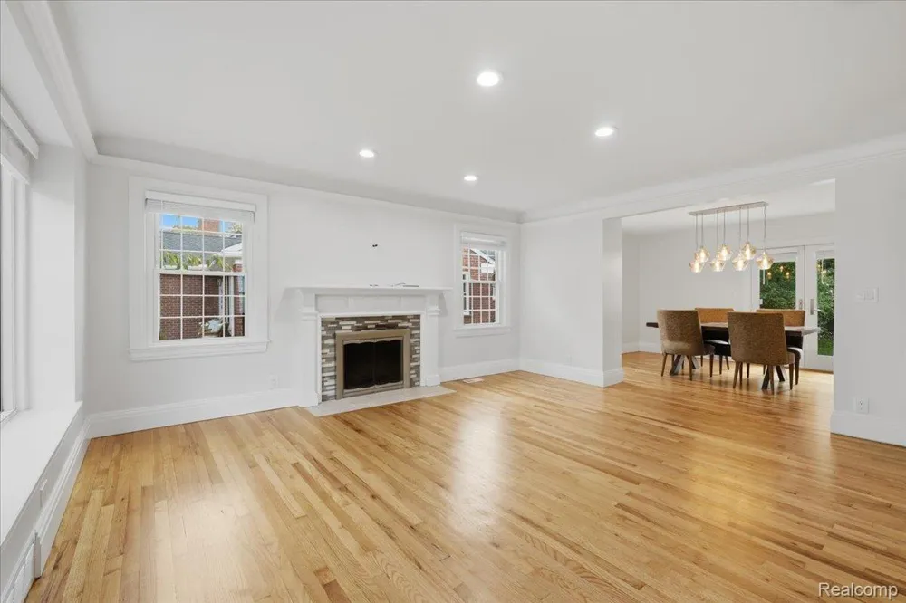 1872 Banbury Street Birmingham City, MI 48009