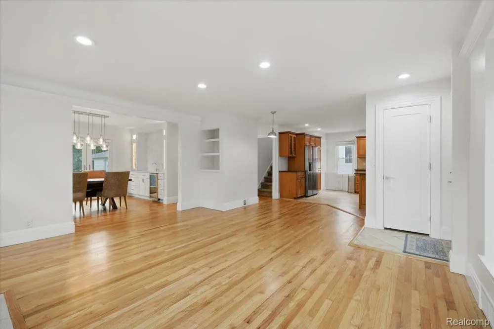 1872 Banbury Street Birmingham City, MI 48009