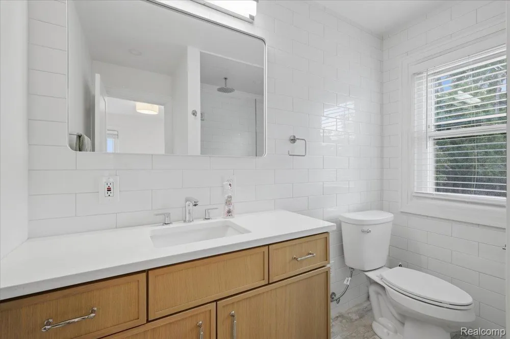 1872 Banbury Street Birmingham City, MI 48009