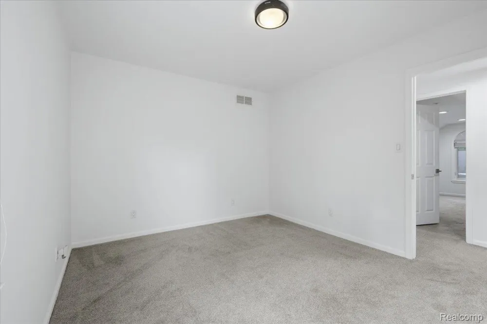 1872 Banbury Street Birmingham City, MI 48009