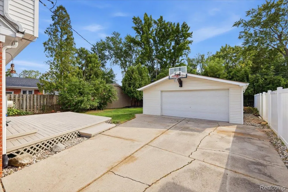 1872 Banbury Street Birmingham City, MI 48009